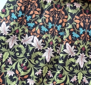 Trachten-Dirndl-Stoff---knitterarm---Blumen-Ornamente---50-cm